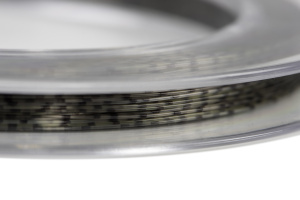 cml204_fox_soft_steel_camo_fleck_leader_35lb_100m_fleck_detail.jpg