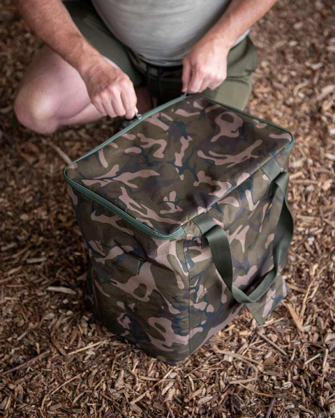 clu462_camolite_tote_bag_in_use_1.jpg