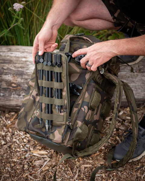 clu483_camolite_compact_rucksack_in_use_2.jpg