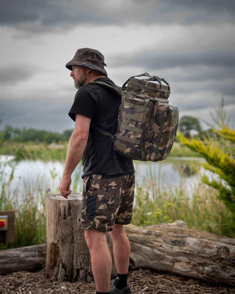 clu483_camolite_compact_rucksack_in_use_3.jpg