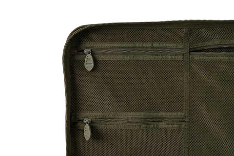 clu559_fox_voyager_large_barrow_bag_lid_detail.jpg