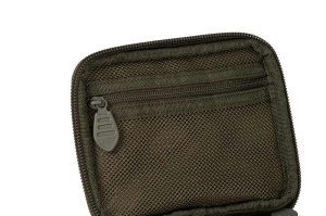 clu561_fox_voyager_lead_and_bits_bag_rigid_insert_lid_detail.jpg