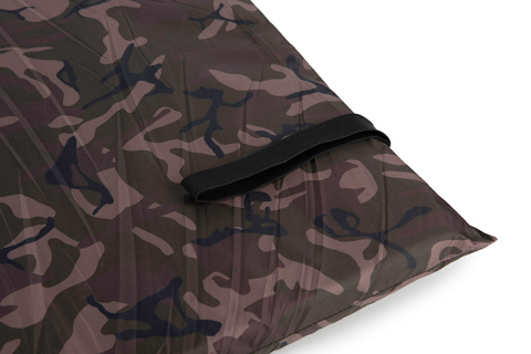 ccc061_fox_camo_flat_unhooking_mat_corner_detail.jpg