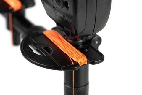 cbw006_010_fox_captive_backlead_on_buzzer_bar_2.jpg