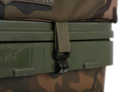 clu461_fox_camolite_bucket_cushion_clip_on_detail.jpg