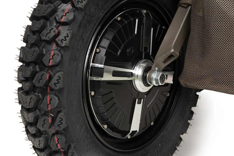 ctr020_fox_transporter_power_barrow_wheel_detail_2.jpg