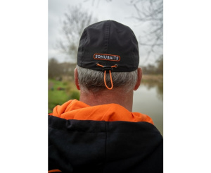 sp-s0880066_5panelwater-prooflightweightcap-003_inuse.jpg